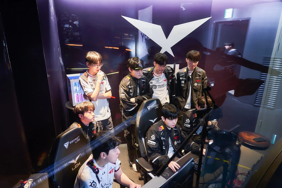 "Chấn động" LCK: HLV kkOma chính thức rời T1, kỷ nguyên huyền thoại đi đến hồi kết? "Chấn động" LCK: HLV kkOma chính thức rời T1, kỷ nguyên huyền thoại đi đến hồi kết?