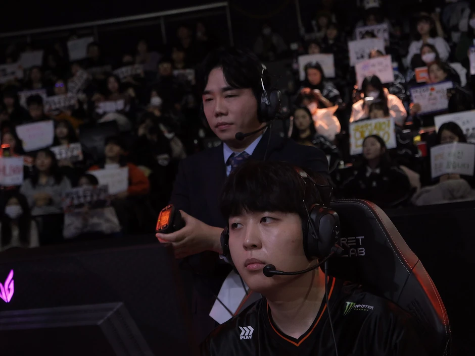 "Nằm không cũng dính chưởng": Fan ngỡ ngàng khi đội tuyển LCK tụt hạng không phanh dù đang nghỉ ngơi!