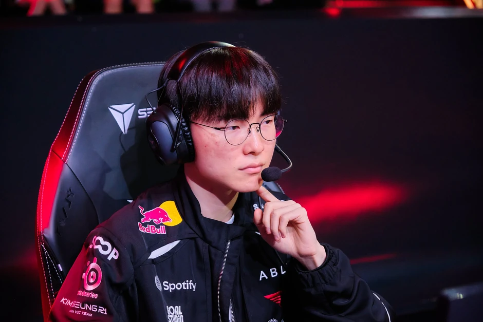 Faker tái phát chấn thương cánh tay khiến người hâm mộ LMHT lo lắng