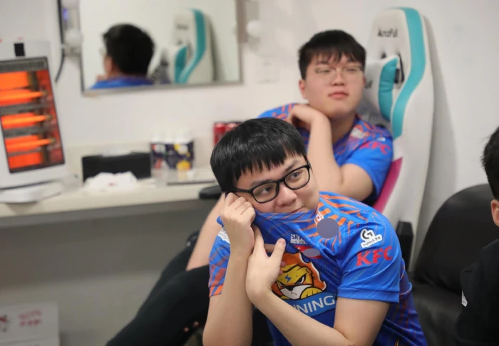 Phim tài liệu Suning hé lộ Bin khó chiều từ ngày đầu khiến LPL xôn xao