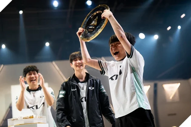 Dplus KIA Đánh Bại Đội Tuyển Pháp Karmine Corp Và Giành Ngôi Vô Địch Bộ Môn LMHT Tại Esports World Cup 2026 Dplus KIA Đánh Bại Đội Tuyển Pháp Karmine Corp Và Giành Ngôi Vô Địch Bộ Môn LMHT Tại Esports World Cup 2026