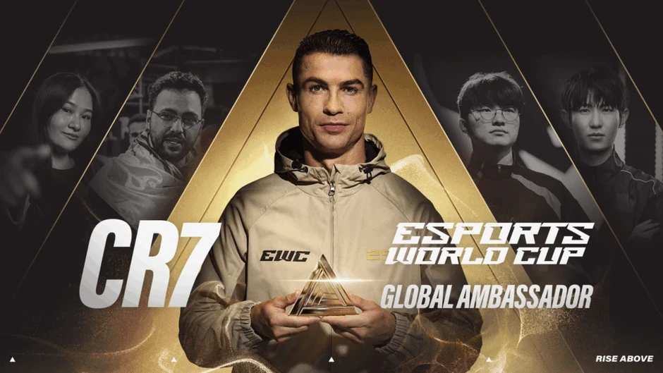 Faker 'đọ dáng' cùng Ronaldo