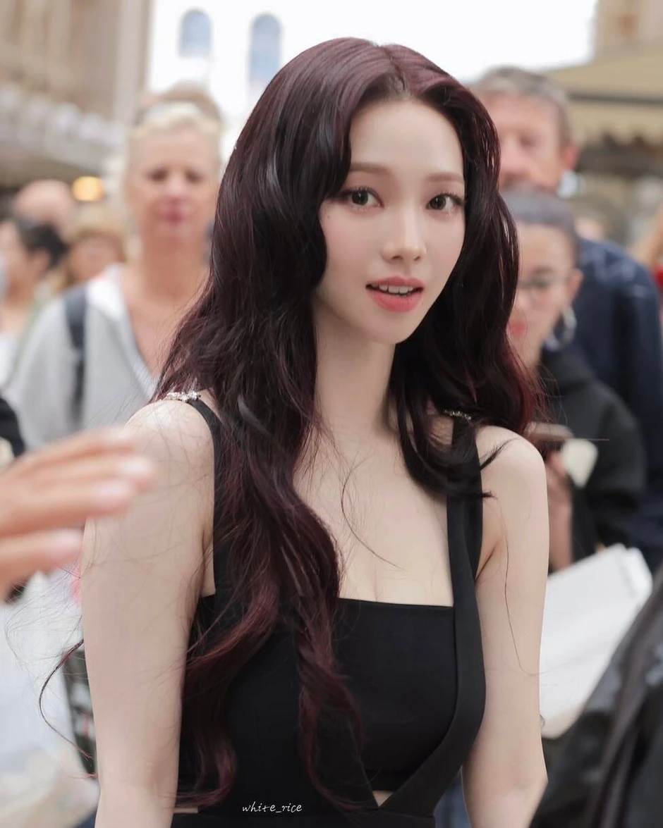 Faker nắm tay tỏ tình Karina (aespa) Faker nắm tay tỏ tình Karina (aespa)