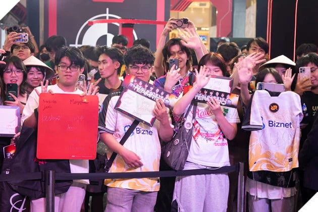 Fanmeeting của Rex Regum Qeon tại VCT 2026 Pacific: Stage 1 thu hút đông đảo fan hâm mộ