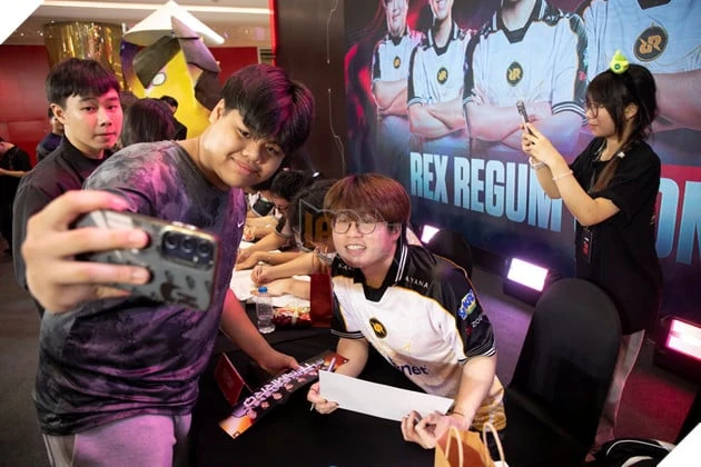 Fanmeeting của Rex Regum Qeon tại VCT 2026 Pacific: Stage 1 thu hút đông đảo fan hâm mộ