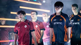 Fnatic tạo địa chấn "đánh bại" G2 sau 8 năm, ngay trong ngày Caps vào Đại Sảnh Huyền Thoại