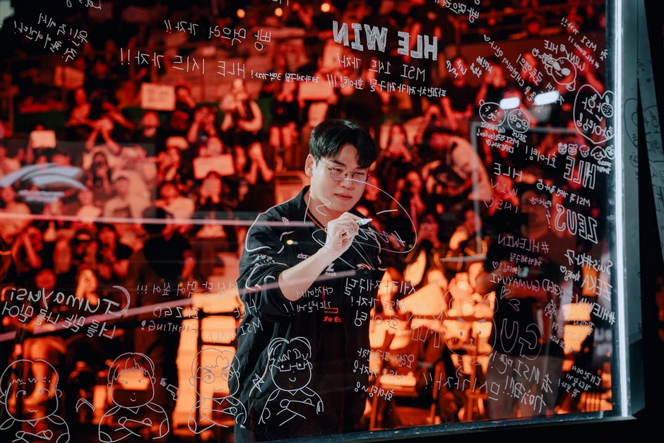 Gumayusi chưa thể vượt qua kỷ lục của Faker tại MSI Gumayusi chưa thể vượt qua kỷ lục của Faker tại MSI