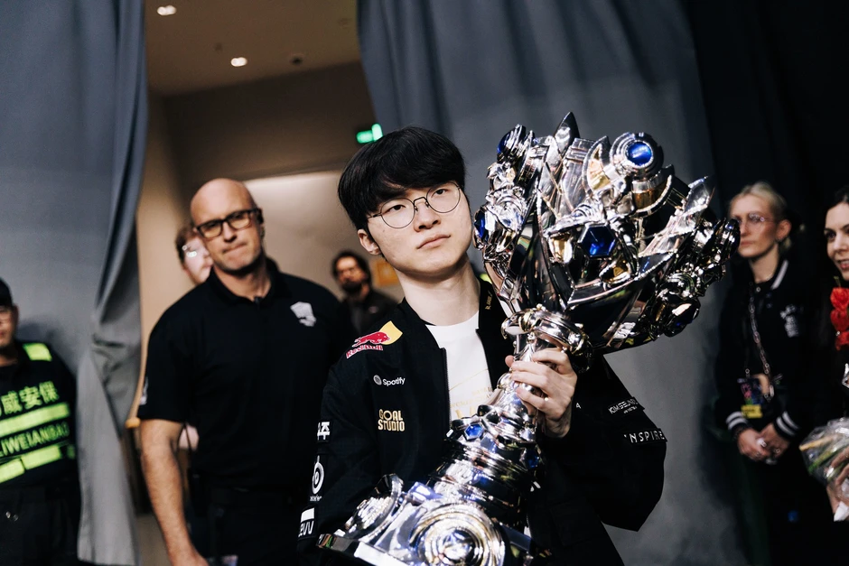 Hé lộ yêu cầu của Faker cho skin CKTG, chính Riot cũng phải "đau đầu"