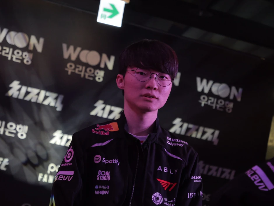 Khác biệt quan trọng bậc nhất giữa T1 và HLE chính là Faker Khác biệt quan trọng bậc nhất giữa T1 và HLE chính là Faker