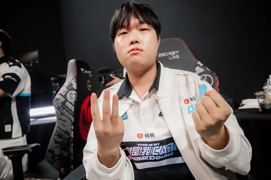 Không chào khán giả, tuyển thủ eSports bị phạt nặng