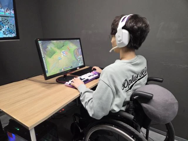 Tuyển thủ LCK gây sốt toàn cầu với hành động nhân văn khiến người hâm mộ nể phục