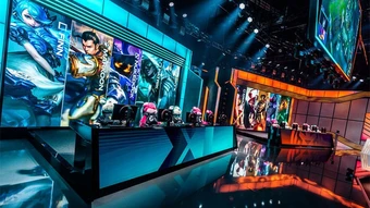 LEC tiếp tục ở lại Berlin đến 2027, Riot Games phủ nhận tin đồn “thi đấu hoàn toàn online”