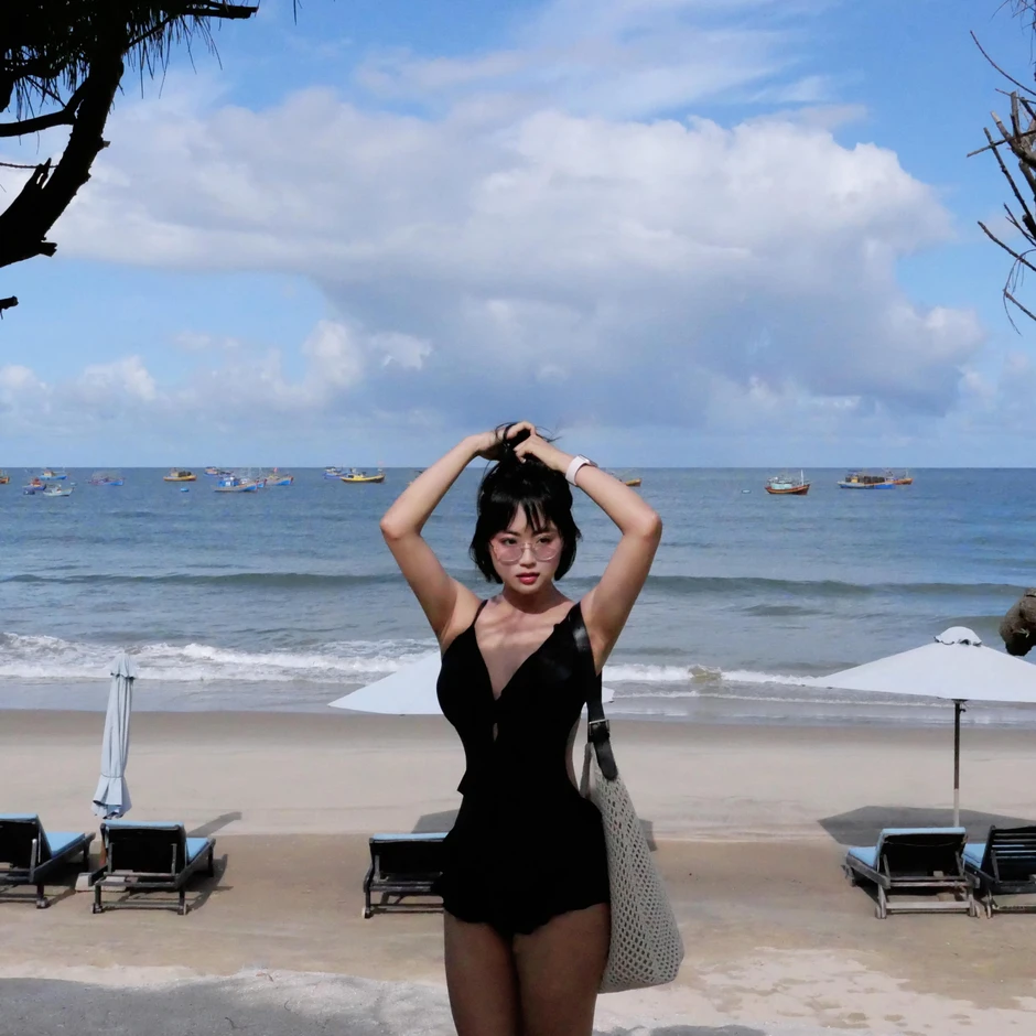 MC Minh Nghi gia nhập đường đua bikini ngày hè nhưng phải thốt lên câu "than thở"