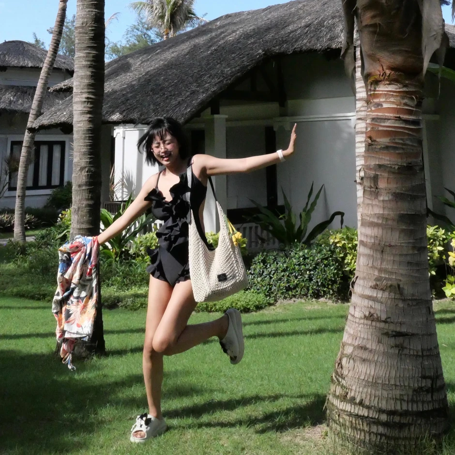 MC Minh Nghi gia nhập đường đua bikini ngày hè nhưng phải thốt lên câu "than thở"
