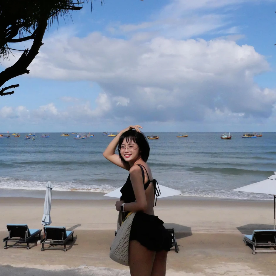 MC Minh Nghi gia nhập đường đua bikini ngày hè nhưng phải thốt lên câu "than thở"