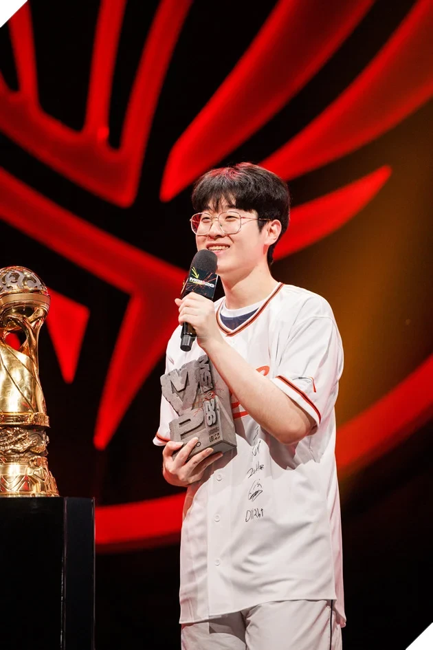 MSI 2026: FMVP Zeus Tin Vào Khả Năng Tạo Đột Biến Để Giành Lấy Chức Vô Địch MSI 2026: FMVP Zeus Tin Vào Khả Năng Tạo Đột Biến Để Giành Lấy Chức Vô Địch