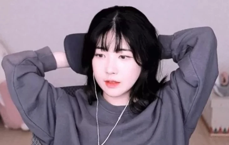 Phía nữ streamer trong drama PUBG lên tiếng nhưng lại như "thêm dầu vào lửa" Phía nữ streamer trong drama PUBG lên tiếng nhưng lại như "thêm dầu vào lửa"