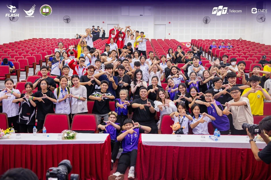 Siêu đại kiện tướng Lê Quang Liêm chính thức gia nhập Team Flash, mở ra chương mới cho Esports Việt