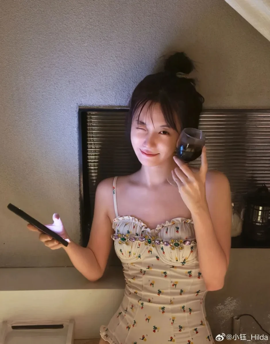 Tình trạng đáng lo của nữ MC danh tiếng làng Esports sau "cú sốc tình cảm" Tình trạng đáng lo của nữ MC danh tiếng làng Esports sau "cú sốc tình cảm"