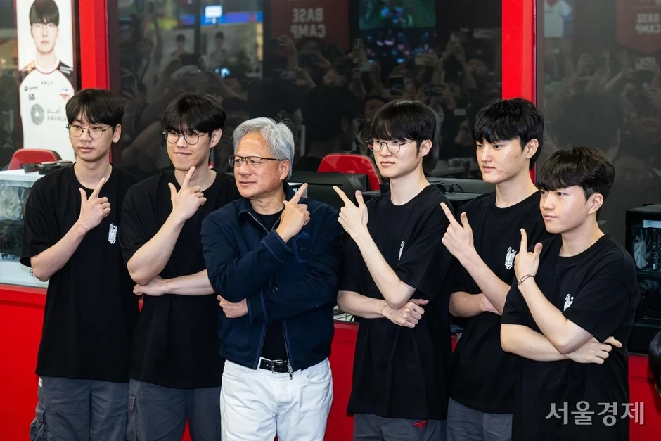 Tới Hàn Quốc, CEO Nvidia phải gặp Faker, trước cả chủ tịch LG, Hyundai