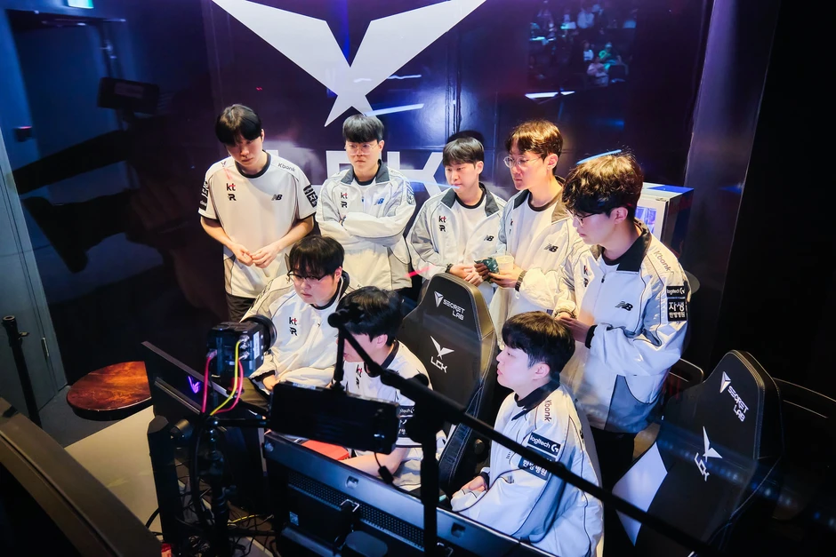 Trận thua của HLE vô tình khiến Road to MSI 2026 càng thêm khó lường Trận thua của HLE vô tình khiến Road to MSI 2026 càng thêm khó lường