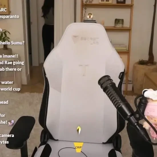 "Quên tắt micro": Nữ streamer xinh đẹp bất ngờ vướng drama vì lộ tình huống nhạy cảm ngay trên sóng "Quên tắt micro": Nữ streamer xinh đẹp bất ngờ vướng drama vì lộ tình huống nhạy cảm ngay trên sóng