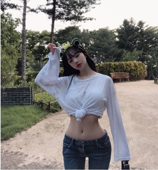 Bị cấm sóng vĩnh viễn vì quá "gợi cảm", nữ streamer chiêu trò đổi sân chơi, vẫn duy trì sức hút mạnh mẽ