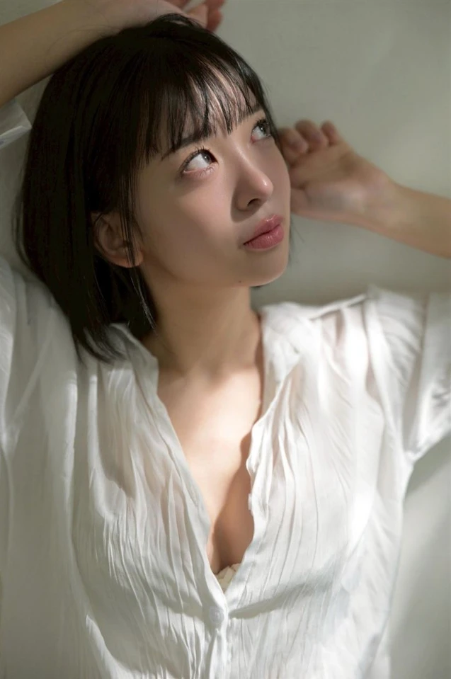 Bị chỉ trích vì trở thành hot girl gợi cảm, cô nàng bức xúc phản pháo, lấy cả Yua Mikami ra làm ví dụ