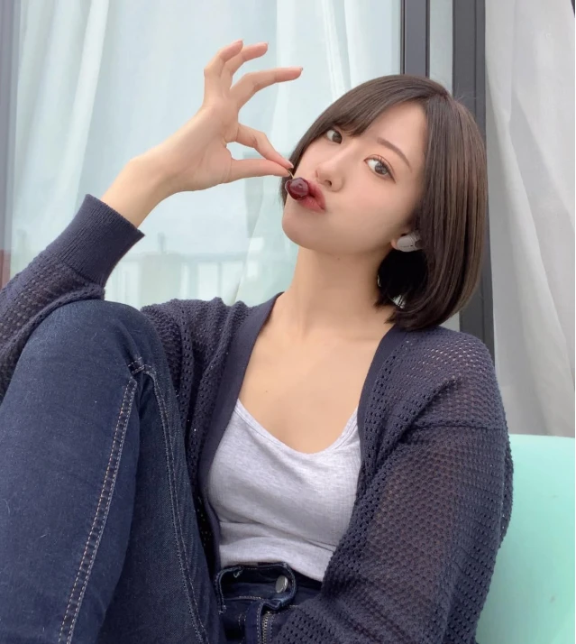 Bị lừa sạch tiền tiết kiệm trước ngày giải nghệ, hot girl xinh đẹp suy sụp, chỉ biết bắt đầu lại từ đầu Bị lừa sạch tiền tiết kiệm trước ngày giải nghệ, hot girl xinh đẹp suy sụp, chỉ biết bắt đầu lại từ đầu