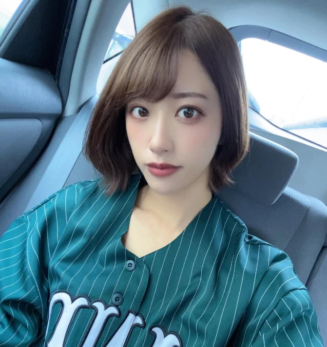 Bị lừa sạch tiền tiết kiệm trước ngày giải nghệ, hot girl xinh đẹp suy sụp, chỉ biết bắt đầu lại từ đầu Bị lừa sạch tiền tiết kiệm trước ngày giải nghệ, hot girl xinh đẹp suy sụp, chỉ biết bắt đầu lại từ đầu