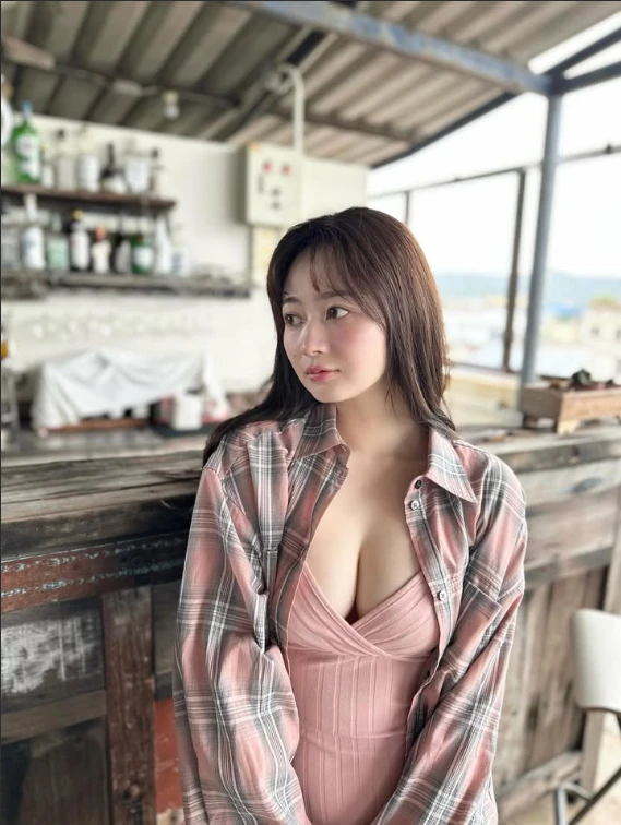 Có cùng "xuất xứ" như Yua Mikami, hot girl xinh đẹp lựa chọn sự nghiệp khác biệt, gây ấn tượng mạnh