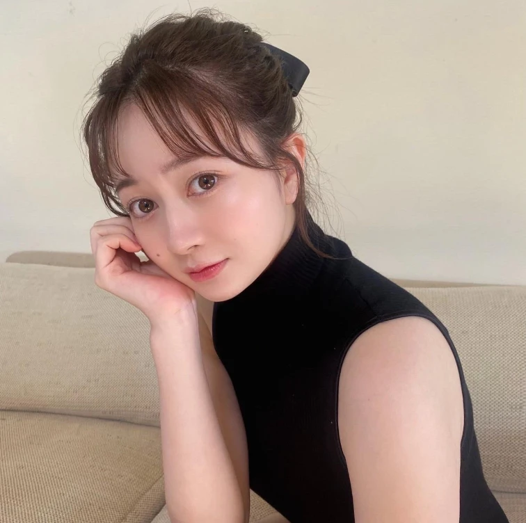 Có cùng "xuất xứ" như Yua Mikami, hot girl xinh đẹp lựa chọn sự nghiệp khác biệt, gây ấn tượng mạnh