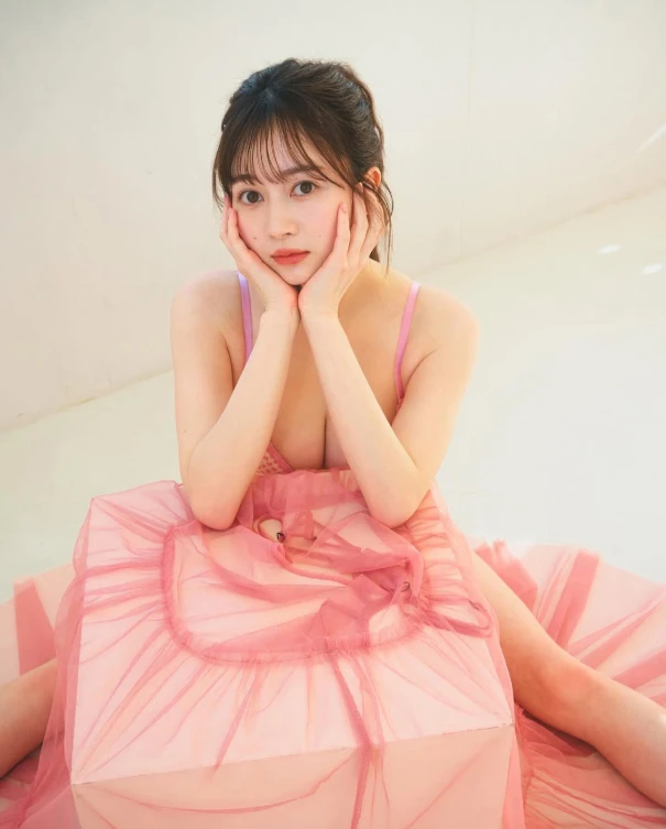 Có cùng "xuất xứ" như Yua Mikami, hot girl xinh đẹp lựa chọn sự nghiệp khác biệt, gây ấn tượng mạnh