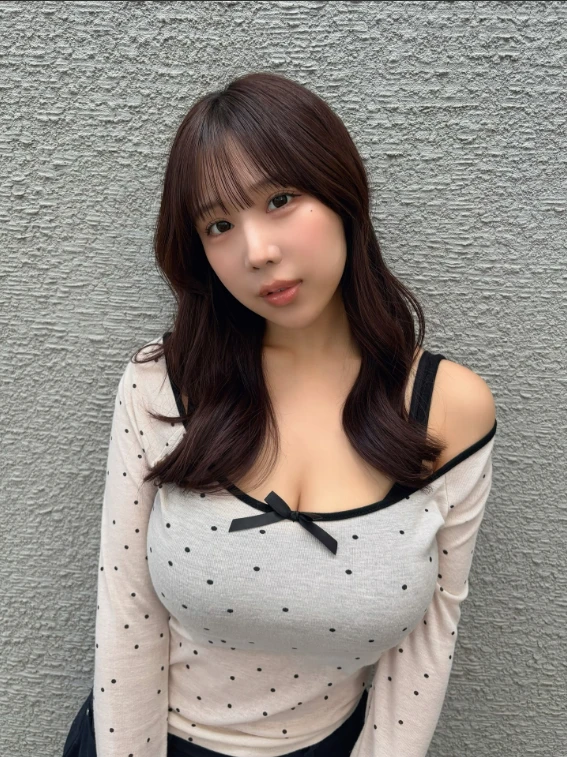 Cô nàng hot girl mạng này bỗng chốc bùng nổ follow chỉ sau vài "bức ảnh"