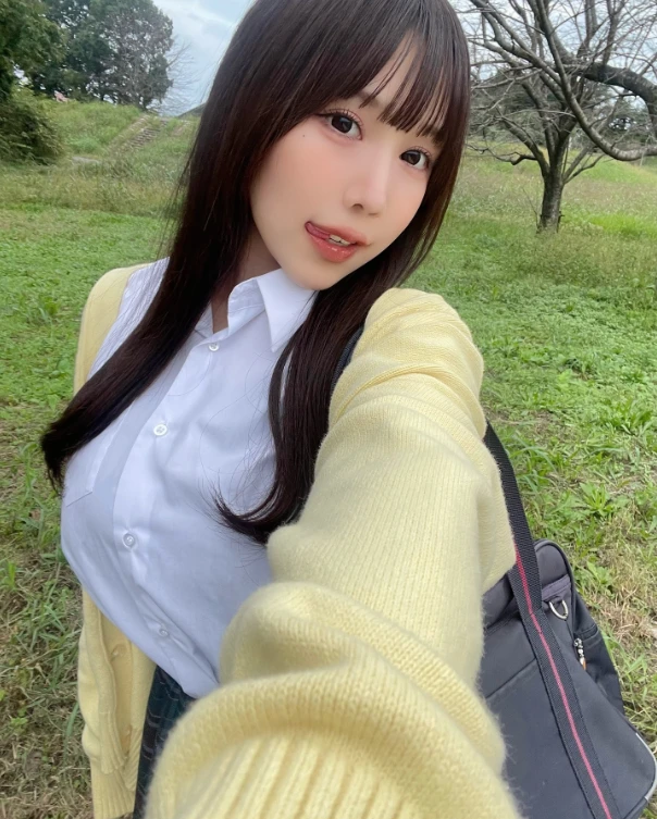 Cô nàng hot girl mạng này bỗng chốc bùng nổ follow chỉ sau vài "bức ảnh"