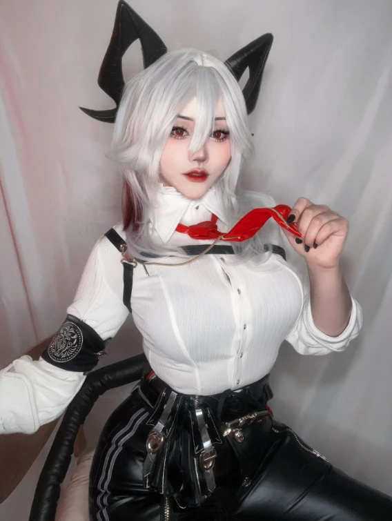 Cosplay nhân vật của game bom tấn vừa ra mắt, nàng hot girl gây bão mạng, nhận vô số lời khen