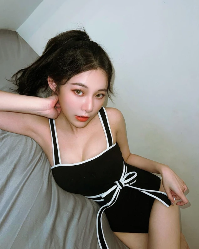 Hot girl đình đám bị tố lừa đảo tình cảm, fan chi hơn 500 triệu chỉ được gặp mặt chưa đầy 10 phút