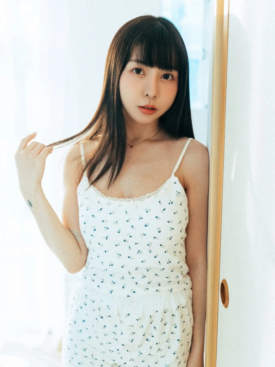 Hot girl nổi tiếng bất ngờ than thở chuyện tình cảm