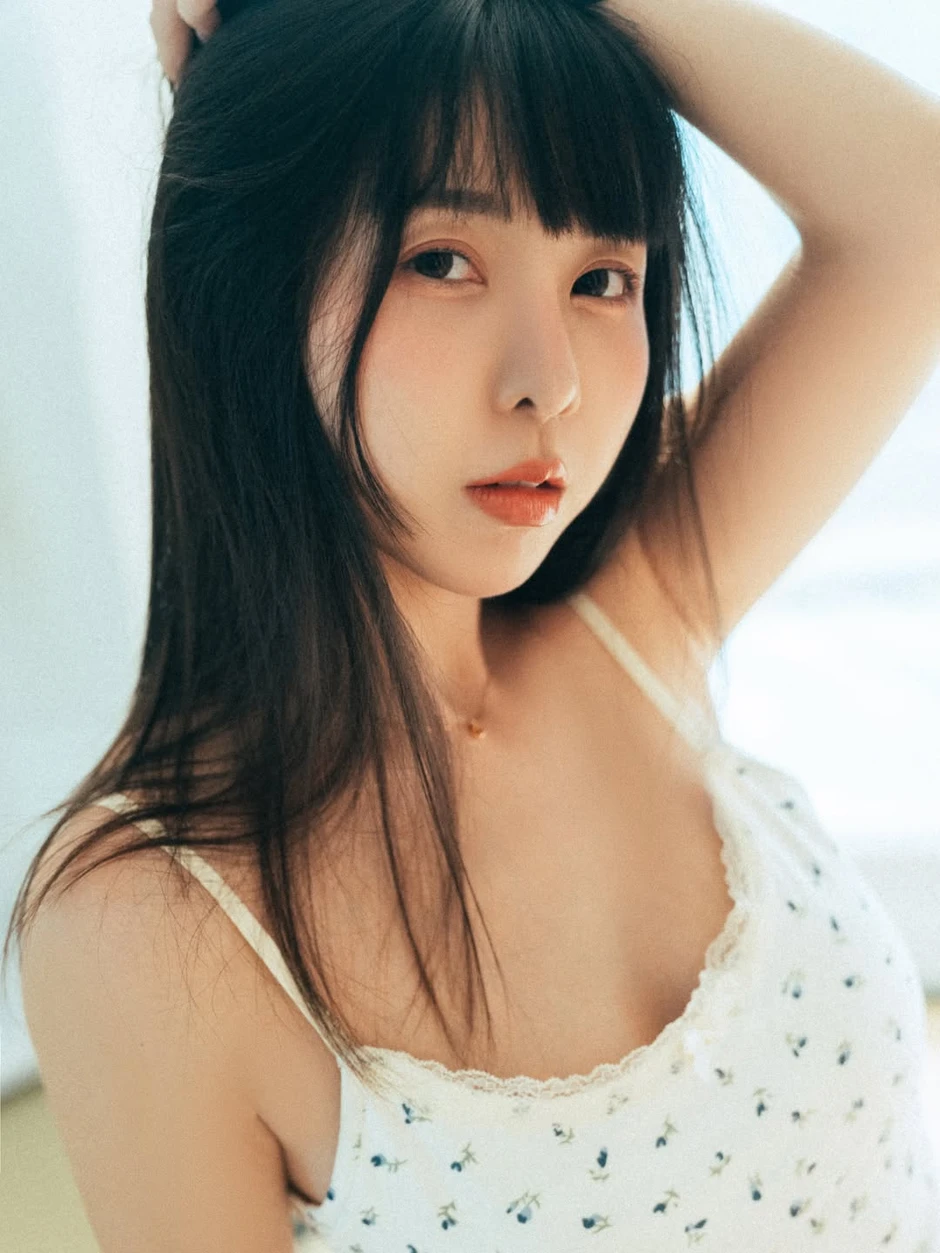 Hot girl nổi tiếng bất ngờ than thở chuyện tình cảm