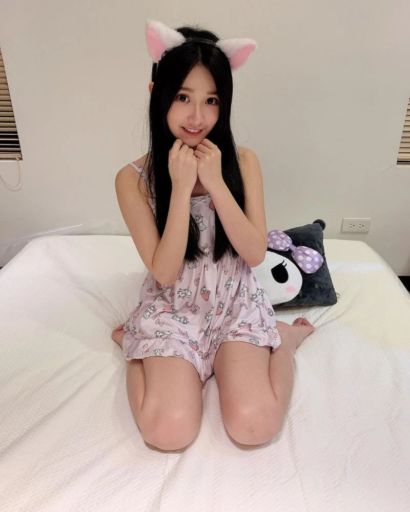 Hot girl nổi tiếng gây tranh cãi vì phong cách ăn mặc táo bạo, tiết lộ thói quen "nâu bờ-ra"