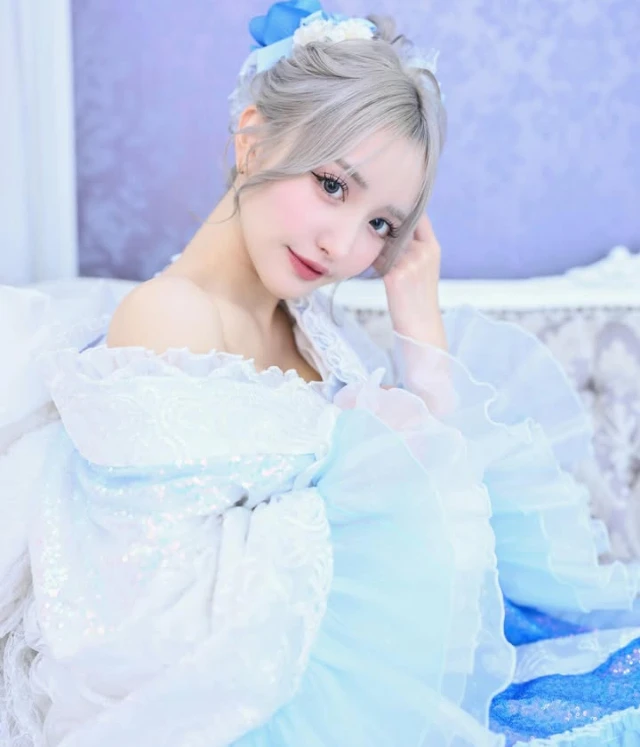 Hot girl nổi tiếng tuyên bố "chán nghề", muốn chuyển sang làm đạo diễn, đồng nghiệp ủng hộ nhiệt liệt