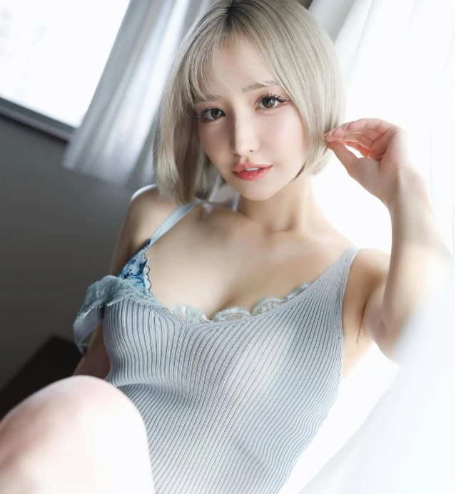 Hot girl nổi tiếng tuyên bố "chán nghề", muốn chuyển sang làm đạo diễn, đồng nghiệp ủng hộ nhiệt liệt
