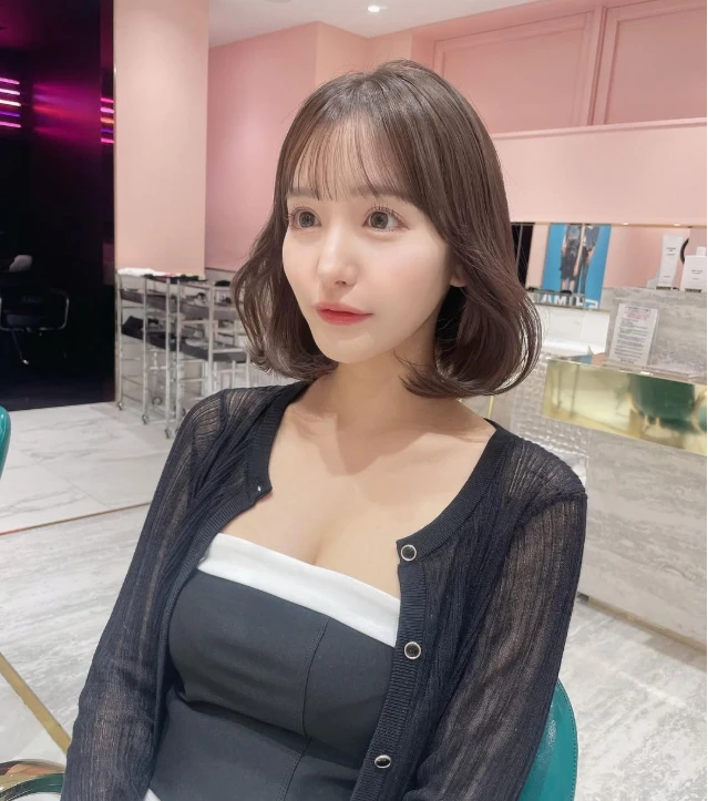 Hot girl nổi tiếng tuyên bố "chán nghề", muốn chuyển sang làm đạo diễn, đồng nghiệp ủng hộ nhiệt liệt