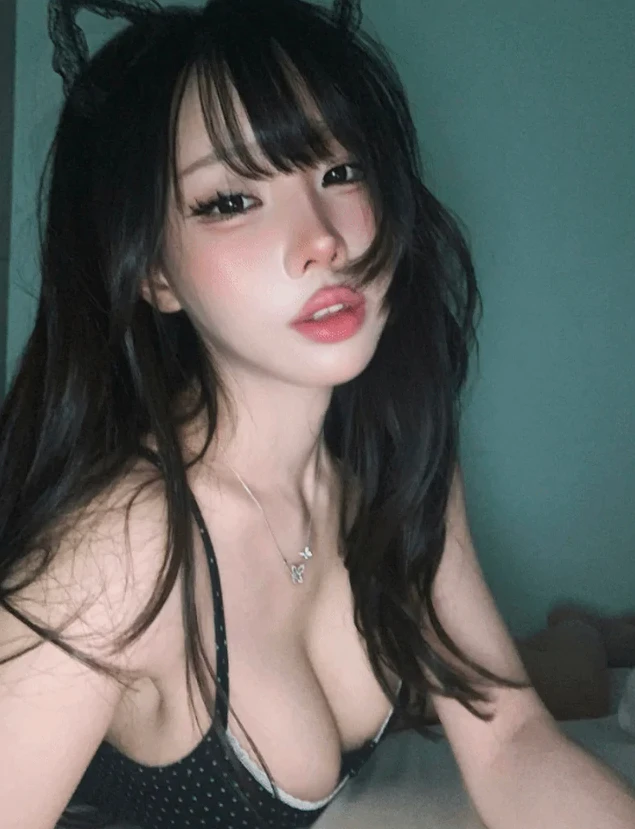 Khoe bạn gái gợi cảm, nam streamer được CĐM ghen tị, khẳng định là chàng trai "may mắn" nhất năm Khoe bạn gái gợi cảm, nam streamer được CĐM ghen tị, khẳng định là chàng trai "may mắn" nhất năm