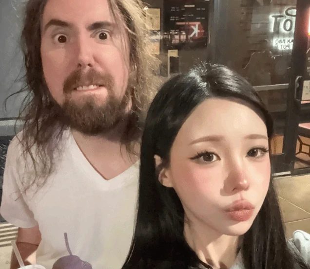 Khoe bạn gái gợi cảm, nam streamer được CĐM ghen tị, khẳng định là chàng trai "may mắn" nhất năm Khoe bạn gái gợi cảm, nam streamer được CĐM ghen tị, khẳng định là chàng trai "may mắn" nhất năm