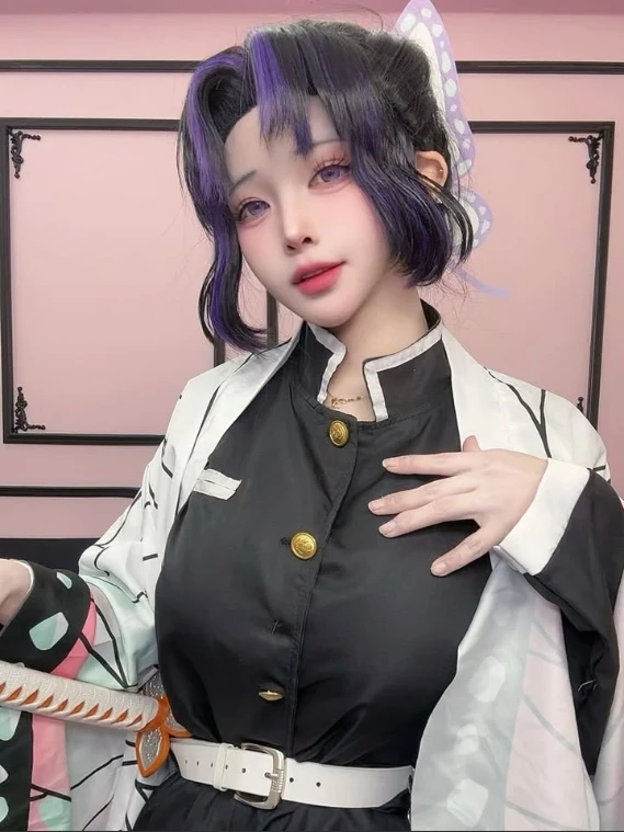 Liên tục khoe sự gợi cảm, hot girl nổi tiếng bất ngờ bị khóa tài khoản livestream, nghi do bị "báo cáo" quá nhiều Liên tục khoe sự gợi cảm, hot girl nổi tiếng bất ngờ bị khóa tài khoản livestream, nghi do bị "báo cáo" quá nhiều