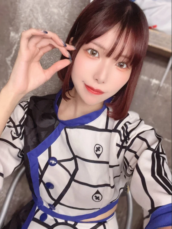 Liều lĩnh tạo thử thách gập bụng theo lượt like, hot girl gợi cảm "méo mặt" khi thấy con số, trả nợ nửa năm chưa xong
