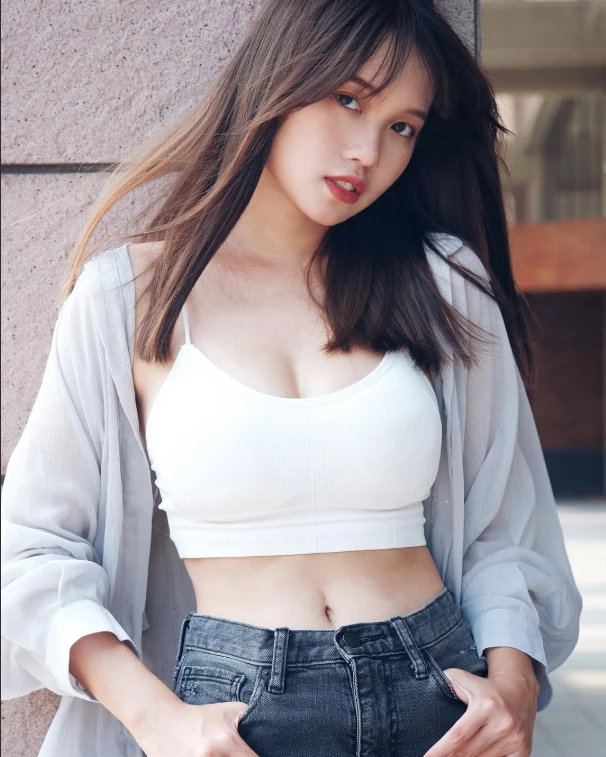 Mặc trang phục gợi cảm xuống đồng làm ruộng, hot girl mạng nhận chỉ trích nặng nề, vẫn được CĐM quan tâm đặc biệt Mặc trang phục gợi cảm xuống đồng làm ruộng, hot girl mạng nhận chỉ trích nặng nề, vẫn được CĐM quan tâm đặc biệt