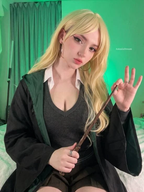 Màn cosplay Malfoy phiên bản nữ đẹp xuất sắc gây sốt cộng đồng mạng, nhan sắc của hot girl khiến fan Harry Potter mê mẩn Màn cosplay Malfoy phiên bản nữ đẹp xuất sắc gây sốt cộng đồng mạng, nhan sắc của hot girl khiến fan Harry Potter mê mẩn