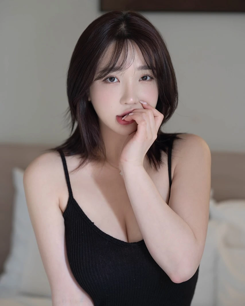 Mất trang cá nhân gần triệu follow, đổi tên liên tục, nàng hot girl vẫn nổi tiếng bất ngờ, chỉ nhờ ảnh gợi cảm Mất trang cá nhân gần triệu follow, đổi tên liên tục, nàng hot girl vẫn nổi tiếng bất ngờ, chỉ nhờ ảnh gợi cảm